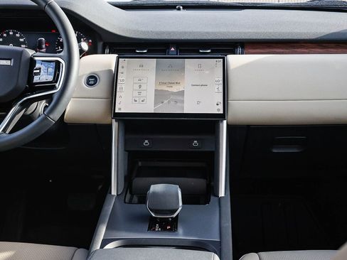 Used 2024 Land Rover Discovery Sport S image 24