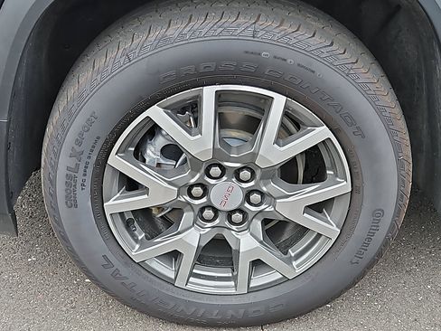 Certified 2022 GMC Acadia SLE w/ Driver Convenience Package image 8