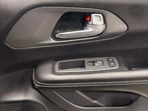 New 2026 Chrysler Pacifica Select image 38