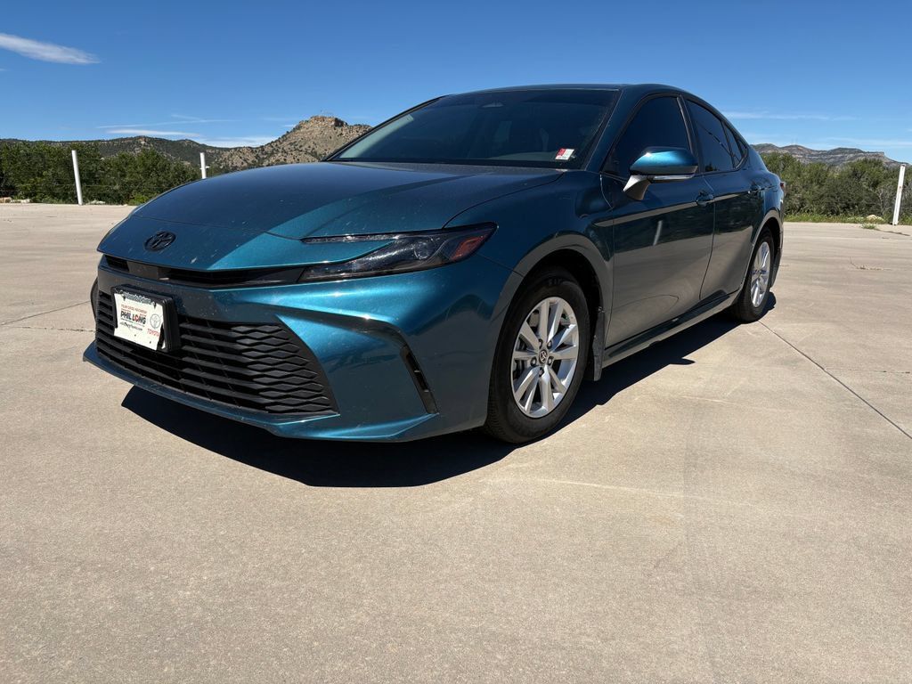 Used 2025 Toyota Camry LE w/ Convenience Package FWD image 1