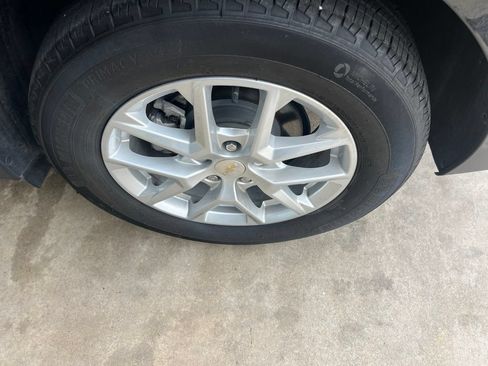 Used 2024 Chevrolet Equinox LT FWD image 31