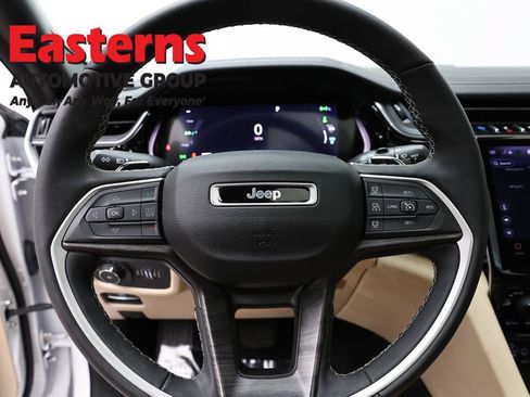 Used 2022 Jeep Grand Cherokee Limited 4xe w/ Luxury Tech Group II AWD/4WD image 10