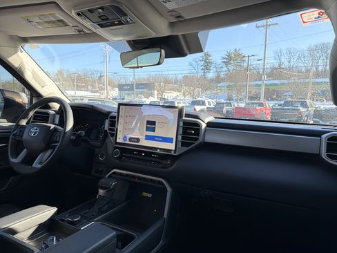 Used 2023 Toyota Tundra Limited image 16