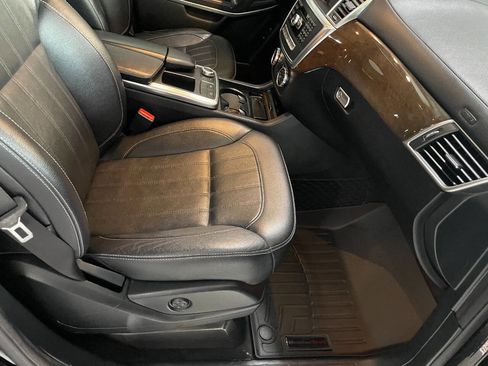 Used 2014 Mercedes-Benz GL 450 4MATIC image 35