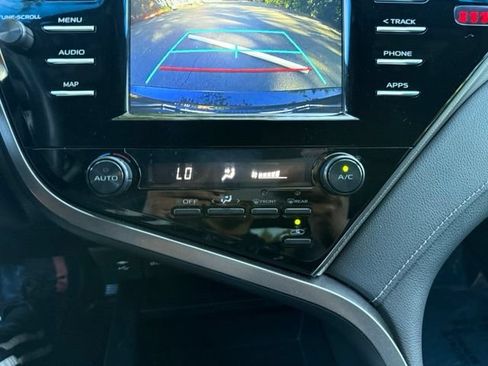 Used 2019 Toyota Camry SE FWD image 19