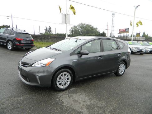 Used 2013 Toyota Prius V Three FWD image 4