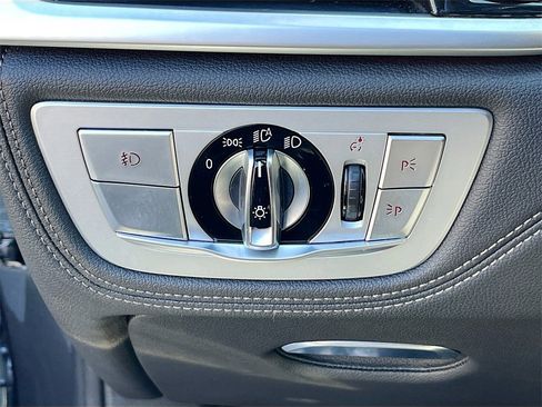 Used 2019 BMW 750i w/ Executive Package image 27