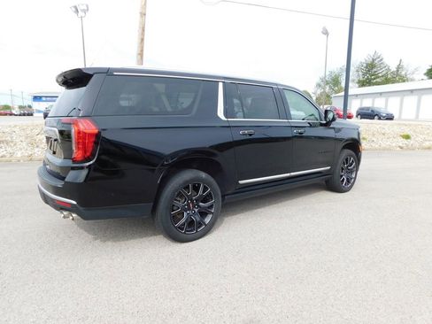 Used 2023 GMC Yukon XL Denali w/ Denali Reserve Package AWD/4WD image 3