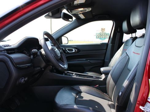 Used 2025 Jeep Compass Trailhawk image 21