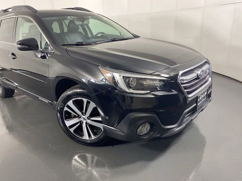 Used 2018 Subaru Outback 2.5i Limited image 2