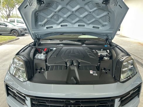 Used 2025 Porsche Cayenne S image 12