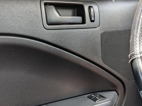 Used 2006 Ford Mustang GT Premium RWD image 4