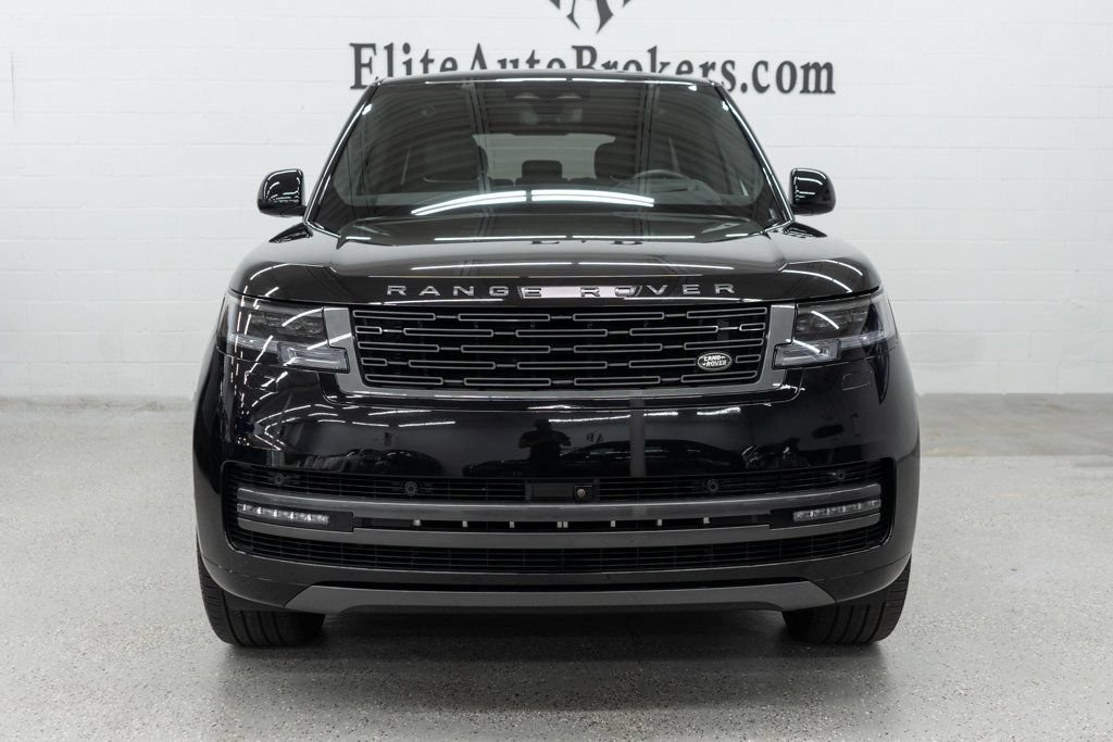 Used 2025 Land Rover Range Rover SE AWD/4WD image 3
