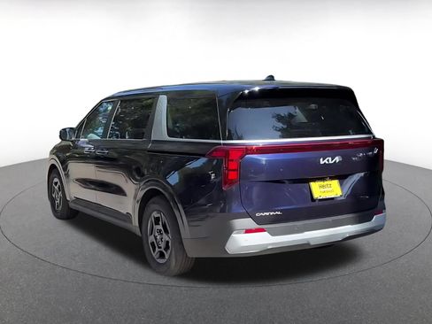Used 2026 Kia Carnival FWD image 11
