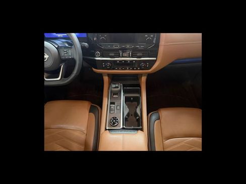 Used 2023 Nissan Pathfinder Platinum AWD/4WD image 16