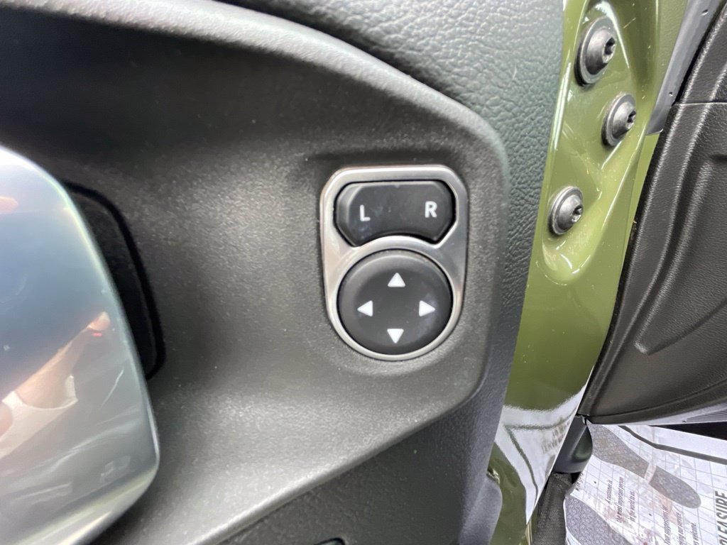 Used 2022 Jeep Wrangler Unlimited Rubicon w/ Cold Weather Group AWD/4WD image 12