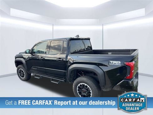 Used 2025 Toyota Tacoma TRD Off-Road AWD/4WD image 3