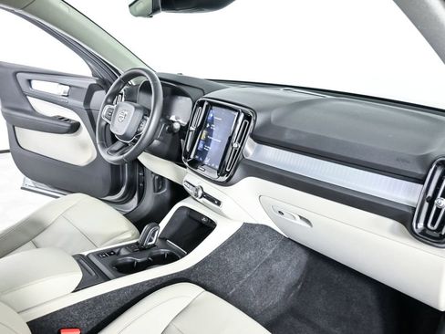 Used 2019 Volvo XC40 T5 Momentum image 22