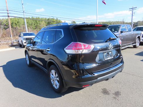 Used 2015 Nissan Rogue SV w/ SV Premium Package image 6