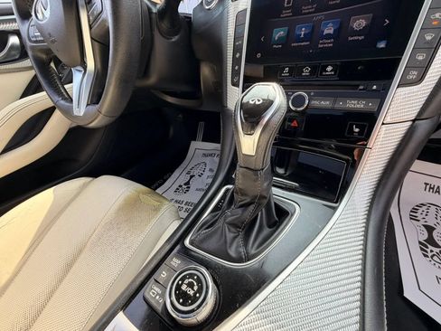Used 2017 INFINITI Q60 Red Sport 400 AWD/4WD image 27