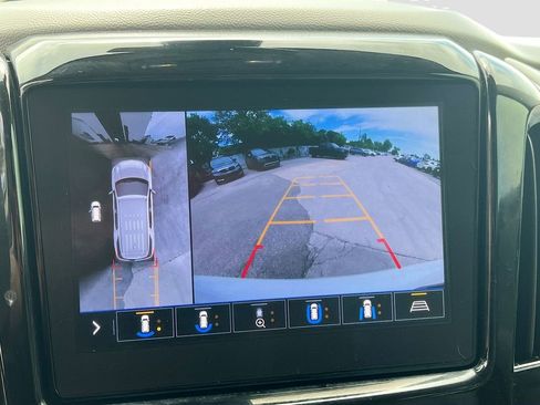 Used 2020 Chevrolet Traverse Premier FWD image 14