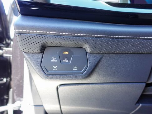 Used 2024 Volkswagen Atlas SE FWD image 16