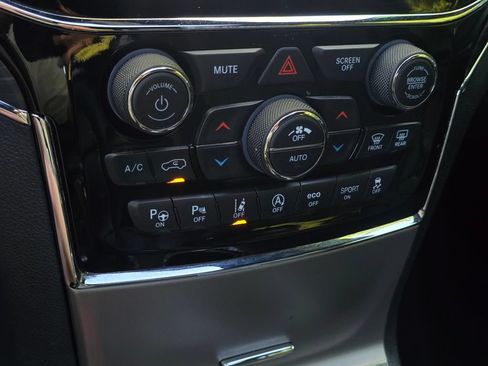 Used 2020 Jeep Grand Cherokee Limited w/ Premium Lighting Group RWD image 35