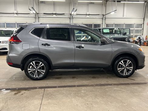 Used 2019 Nissan Rogue SV w/ Premium Package image 4