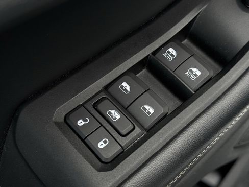 Used 2023 Jeep Grand Cherokee Limited image 9