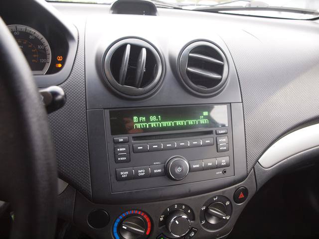 Used 2009 Chevrolet Aveo Sedan FWD image 10