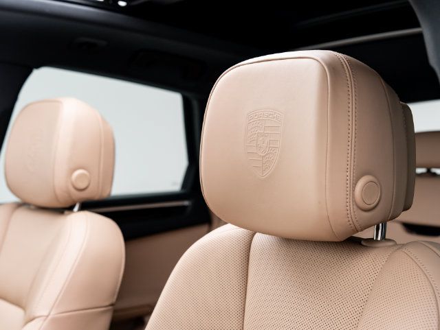 Certified 2026 Porsche Macan AWD/4WD image 10