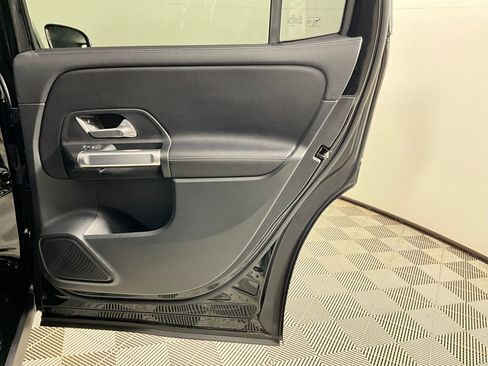 Used 2022 Mercedes-Benz GLB 250 image 27