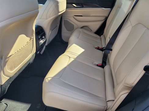 New 2025 Jeep Grand Cherokee Limited image 4