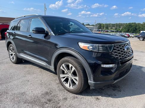 Used 2020 Ford Explorer Platinum w/ Premium Technology Package AWD/4WD image 2