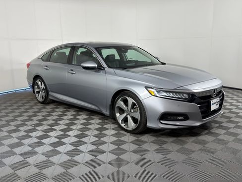 Used 2018 Honda Accord Touring image 6