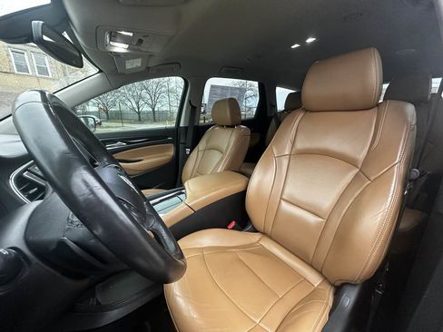 Used 2018 Buick Enclave Essence image 11