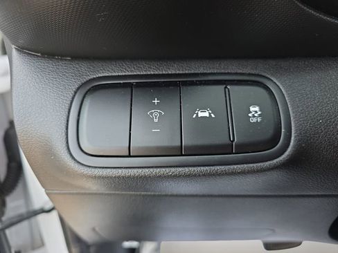 Used 2021 Hyundai Venue SE image 18