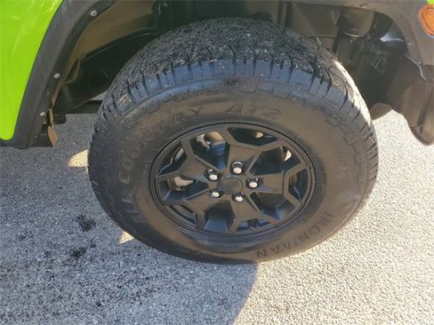 Used 2021 Jeep Gladiator Willys image 6