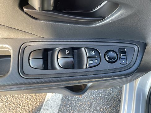 Used 2022 Nissan Versa S image 9