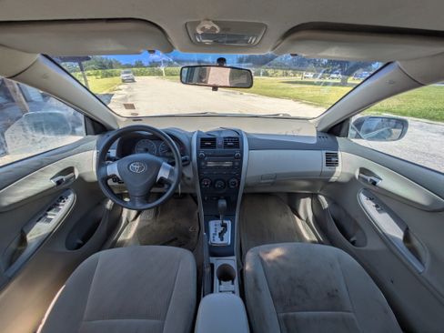 Used 2010 Toyota Corolla LE FWD image 27