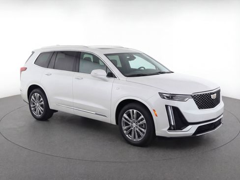 Certified 2022 Cadillac XT6 Premium Luxury w/ Platinum Package image 2