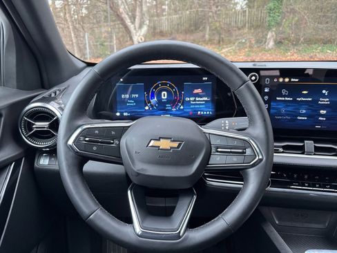 Used 2025 Chevrolet Equinox LT image 28