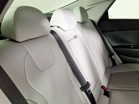 Certified 2024 Hyundai Elantra Limited FWD image 12
