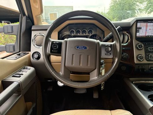 Used 2014 Ford F250 Lariat w/ Lariat Interior Package image 5
