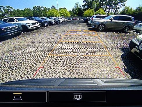 Used 2021 GMC Yukon SLE RWD image 21