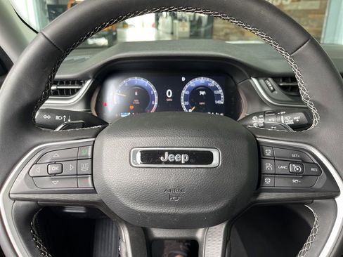 Used 2023 Jeep Grand Cherokee L Laredo AWD/4WD image 32