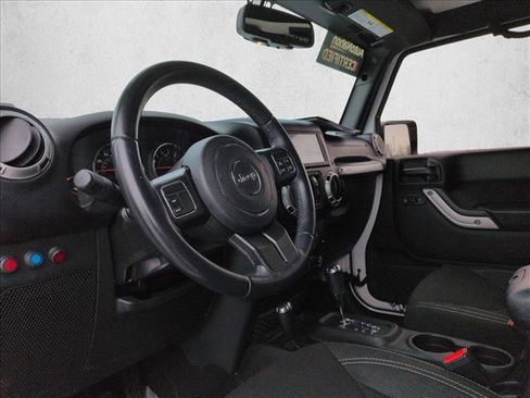 Used 2017 Jeep Wrangler Unlimited Sahara image 10