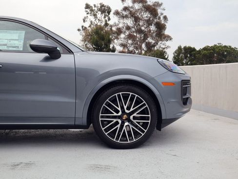 New 2026 Porsche Cayenne Coupe AWD/4WD image 11