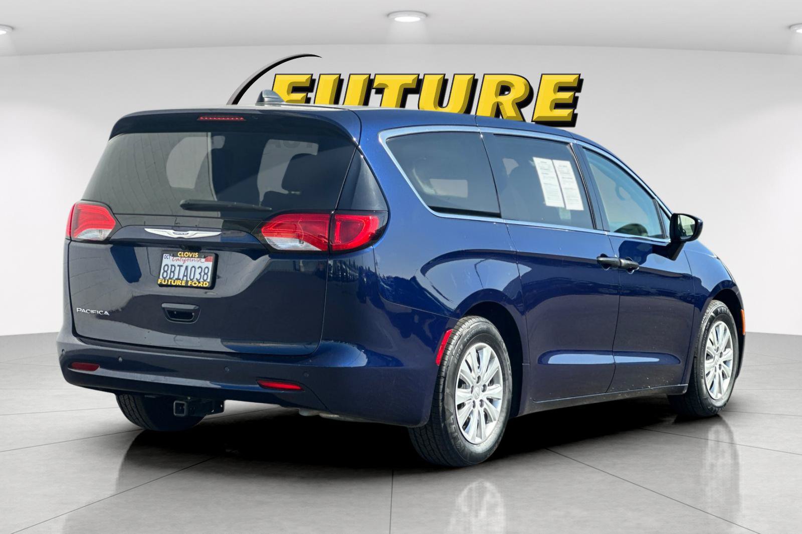 Used 2018 Chrysler Pacifica Select FWD image 3
