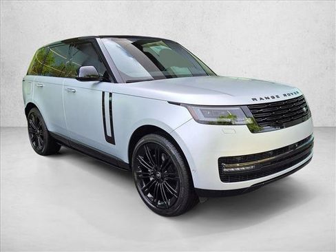 Used 2025 Land Rover Range Rover SE AWD/4WD image 3